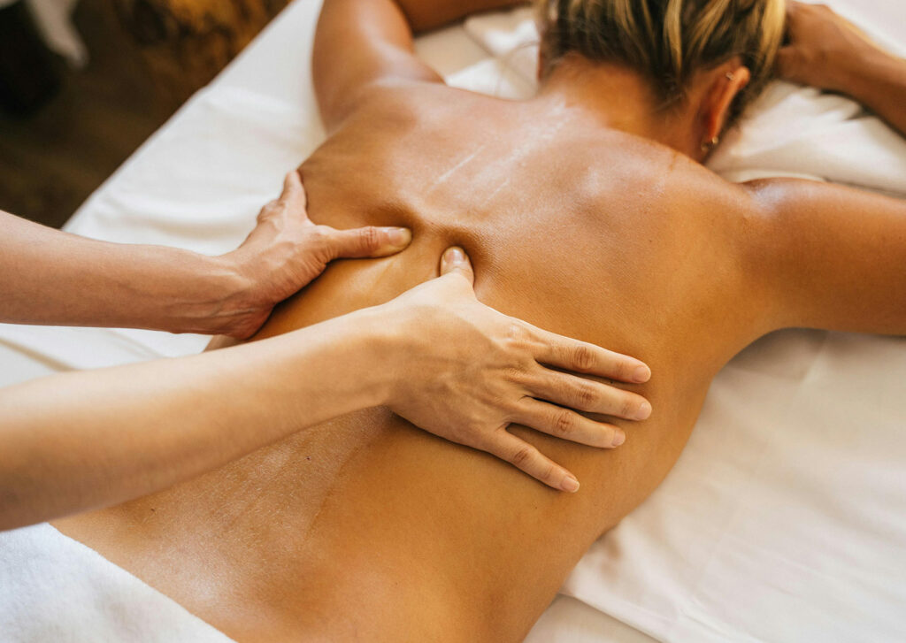 Massage sur table en entreprise par masseuse professionnelle